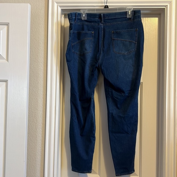 Woman’s elastic waist denim leggings, Size 30 - Picture 2 of 3